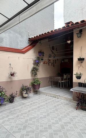 Casa à venda com 181m², 3 quartos e 2 vagas Casa à venda com 181m², 3 quartos e 2 vagasQuintal