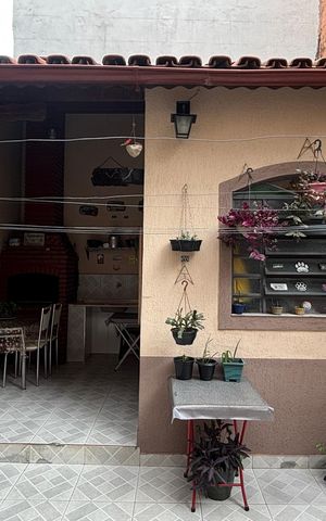 Casa à venda com 181m², 3 quartos e 2 vagas Casa à venda com 181m², 3 quartos e 2 vagasQuintal