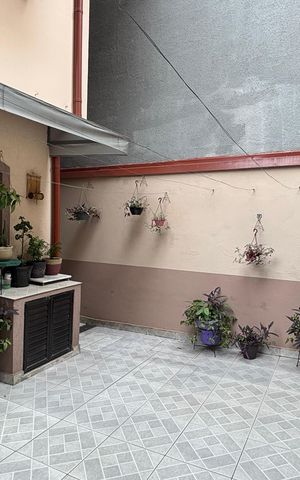 Casa à venda com 181m², 3 quartos e 2 vagas Casa à venda com 181m², 3 quartos e 2 vagasQuintal