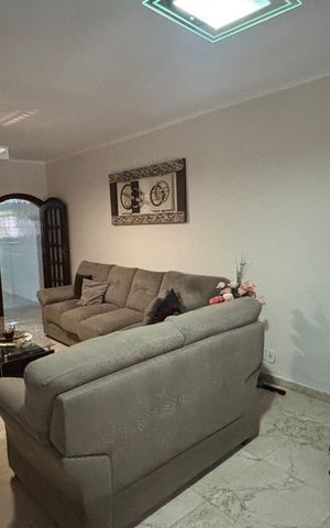 Casa à venda com 181m², 3 quartos e 2 vagas Casa à venda com 181m², 3 quartos e 2 vagasSala