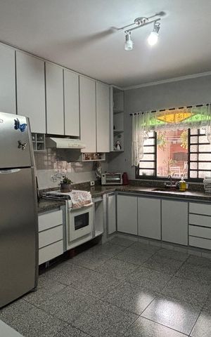 Casa à venda com 181m², 3 quartos e 2 vagas Casa à venda com 181m², 3 quartos e 2 vagasSala de Jantar - Cozinha