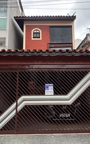 Casa à venda com 181m², 3 quartos e 2 vagas Casa à venda com 181m², 3 quartos e 2 vagasFachada