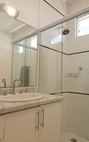 Casa à venda com 350m², 3 quartos e 5 vagasBanheiro da Suíte 1
