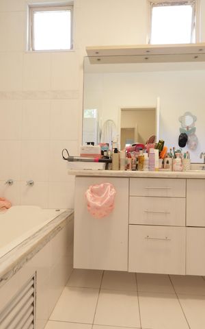 Casa à venda com 350m², 3 quartos e 5 vagasBanheiro da Suíte 2