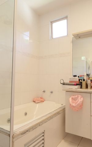Casa à venda com 350m², 3 quartos e 5 vagasBanheiro da Suíte 2