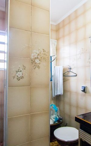 Casa à venda com 165m², 3 quartos e 2 vagas Casa à venda com 165m², 3 quartos e 2 vagasBanheiro social 1