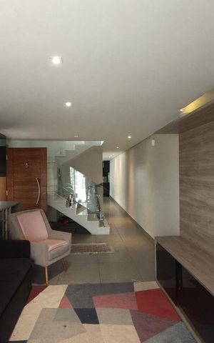 Casa à venda com 230m², 3 quartos e 3 vagas Casa à venda com 230m², 3 quartos e 3 vagasSala