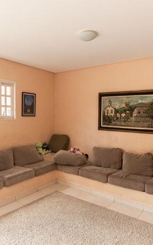 Casa à venda com 162m², 3 quartos e 5 vagas Casa à venda com 162m², 3 quartos e 5 vagasSala