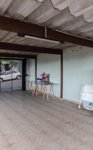 Casa à venda com 162m², 3 quartos e 5 vagas Casa à venda com 162m², 3 quartos e 5 vagasGaragem