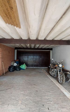 Casa à venda com 1186m², 6 quartos e 8 vagas Casa à venda com 1186m², 6 quartos e 8 vagasGaragem