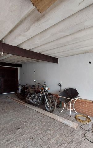 Casa à venda com 1186m², 6 quartos e 8 vagas Casa à venda com 1186m², 6 quartos e 8 vagasGaragem