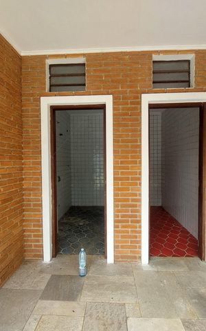 Casa à venda com 1186m², 6 quartos e 8 vagas Casa à venda com 1186m², 6 quartos e 8 vagasBanheiro da Área de Lazer