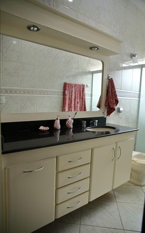 Casa à venda com 125m², 3 quartos e 2 vagasSuíte - Banheiro 