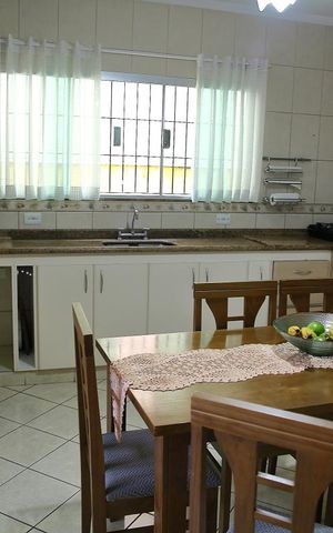 Casa à venda com 125m², 3 quartos e 2 vagasCozinha 