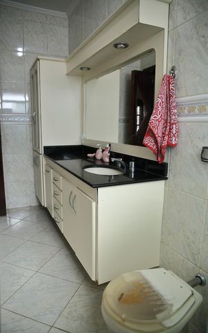 Casa à venda com 125m², 3 quartos e 2 vagasSuíte - Banheiro 