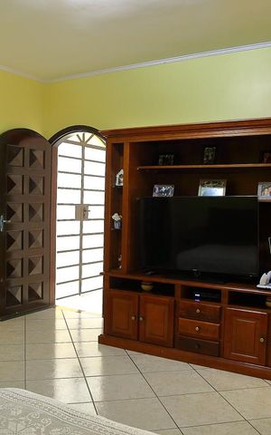 Casa à venda com 125m², 3 quartos e 2 vagasSala