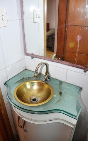 Apartamento à venda com 56m², 2 quartos e 1 vaga Apartamento à venda com 56m², 2 quartos e 1 vagaDetalhe - Banheiro Social