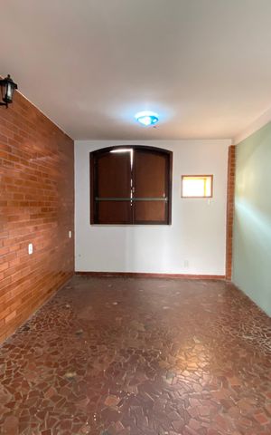 Casa à venda com 180m², 4 quartos e 1 vaga