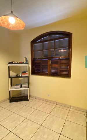 Casa à venda com 180m², 4 quartos e 1 vaga