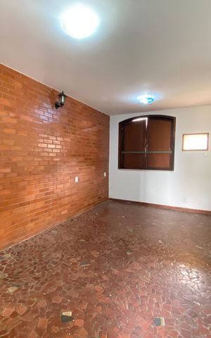 Casa à venda com 180m², 4 quartos e 1 vaga