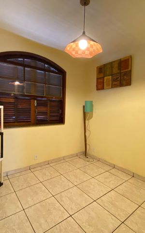 Casa à venda com 180m², 4 quartos e 1 vaga