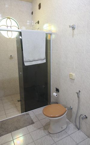 Casa à venda com 360m², 3 quartos e 2 vagasBanheiro