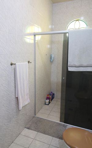 Casa à venda com 360m², 3 quartos e 2 vagasBanheiro