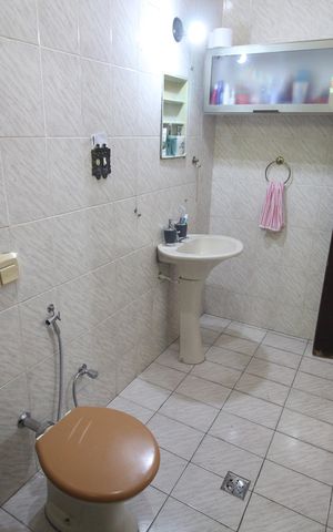 Casa à venda com 360m², 3 quartos e 2 vagasBanheiro