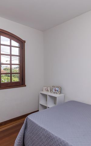 Casa à venda com 400m², 6 quartos e 8 vagas Casa à venda com 400m², 6 quartos e 8 vagasQuarto 2