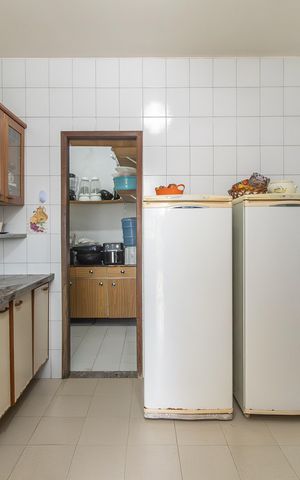 Casa à venda com 400m², 6 quartos e 8 vagas Casa à venda com 400m², 6 quartos e 8 vagasCozinha