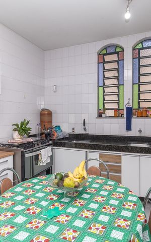 Casa à venda com 400m², 6 quartos e 8 vagas Casa à venda com 400m², 6 quartos e 8 vagasCozinha 1
