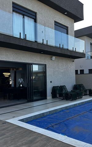 Casa de condomínio para alugar com 420m², 3 quartos e 4 vagasÁrea externa