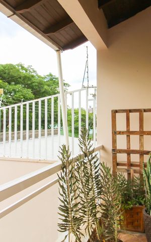 Casa à venda com 260m², 3 quartos e 3 vagas Casa à venda com 260m², 3 quartos e 3 vagasSuíte