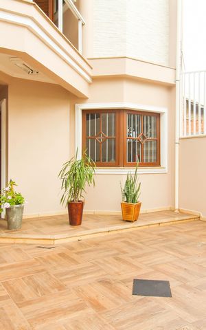 Casa à venda com 260m², 3 quartos e 3 vagas Casa à venda com 260m², 3 quartos e 3 vagasÁrea externa