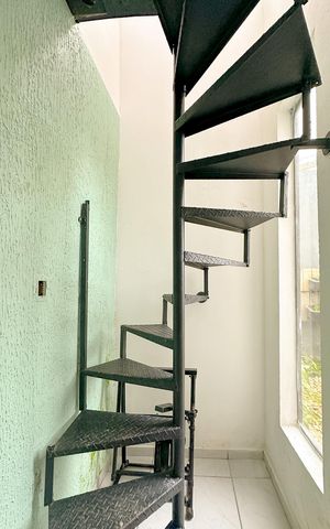 Casa para alugar com 150m², 2 quartos e 1 vagaEscada