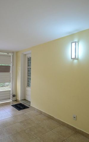 Casa à venda com 181m², 2 quartos e 2 vagasGaragem