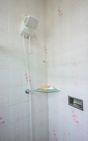 Casa à venda com 181m², 2 quartos e 2 vagasChuveiro da Suíte