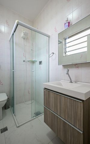 Casa à venda com 181m², 2 quartos e 2 vagasBanheiro Suíte 