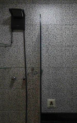 Casa à venda com 180m², 4 quartos e 2 vagas Casa à venda com 180m², 4 quartos e 2 vagasBanheiro