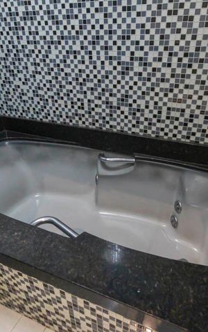 Casa à venda com 180m², 4 quartos e 2 vagas Casa à venda com 180m², 4 quartos e 2 vagasBanheiro