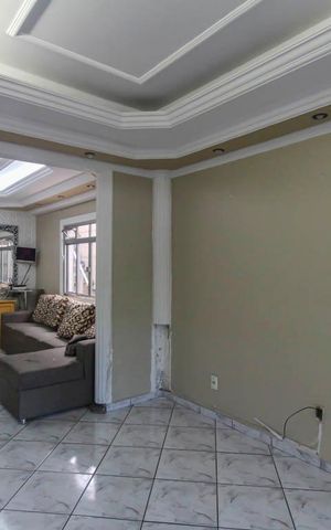 Casa à venda com 180m², 4 quartos e 2 vagas Casa à venda com 180m², 4 quartos e 2 vagasSala