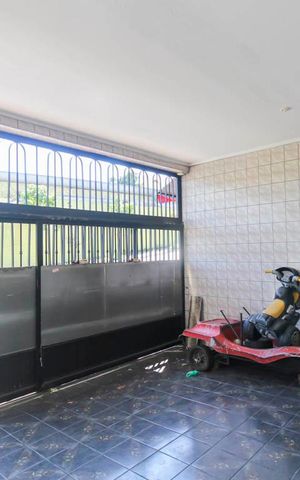Casa à venda com 180m², 4 quartos e 2 vagas Casa à venda com 180m², 4 quartos e 2 vagasGaragem