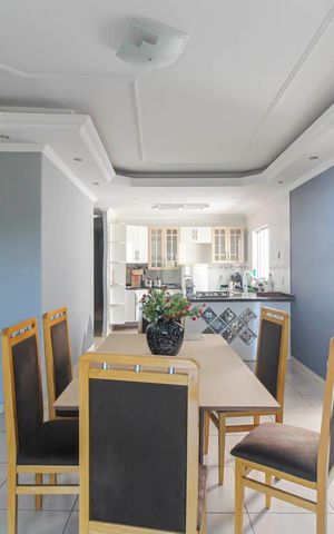 Casa à venda com 180m², 4 quartos e 2 vagas Casa à venda com 180m², 4 quartos e 2 vagasSala 2