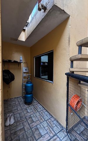 Casa à venda com 106m², 3 quartos e 1 vaga Casa à venda com 106m², 3 quartos e 1 vagaCorredor - Quintal