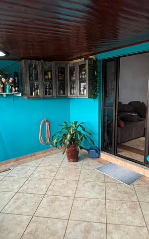 Casa à venda com 106m², 3 quartos e 1 vaga Casa à venda com 106m², 3 quartos e 1 vagaSala - Varanda