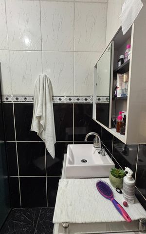Casa à venda com 106m², 3 quartos e 1 vaga Casa à venda com 106m², 3 quartos e 1 vagaBanheiro