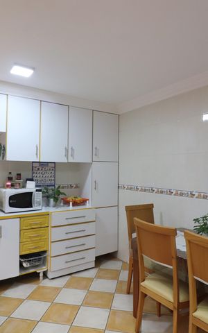 Casa à venda com 160m², 3 quartos e 2 vagasCozinha 
