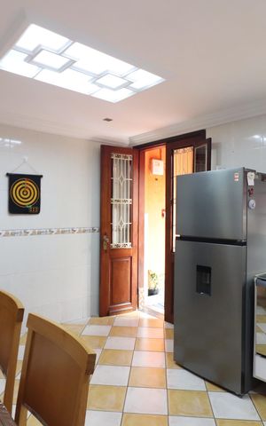Casa à venda com 160m², 3 quartos e 2 vagasCozinha 
