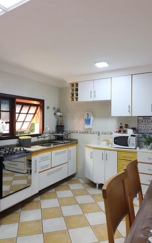 Casa à venda com 160m², 3 quartos e 2 vagasCozinha 