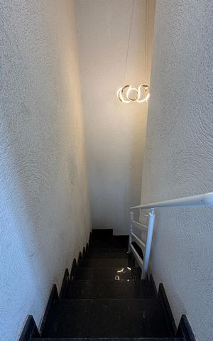Apartamento à venda com 90m², 3 quartos e 1 vaga Apartamento à venda com 90m², 3 quartos e 1 vagaEscada